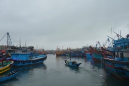 Tin tức trong ngày - Tưởng bão số 10 đi qua, 13 ngư dân TP HCM trở lại tàu rồi gặp nạn