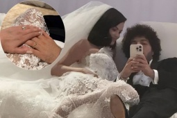 Chồng Selena Gomez khoe ảnh thân mật sau hôn lễ