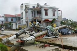 Tin tức trong ngày - 9 người tử vong, 17 ngư dân mất liên lạc do bão Bualoi