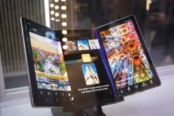 Thời trang Hi-tech - Rò rỉ hình ảnh Galaxy Z TriFold cho thấy khả năng zoom 100x