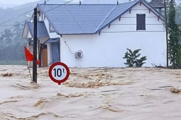 Tin tức trong ngày - Nhiều thôn ở Bắc Ninh bị lũ cô lập, căn nhà 2 tầng ngập sâu gây chú ý