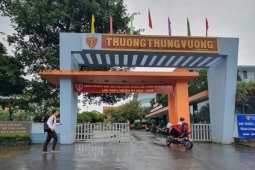 Giáo dục - du học - Trường nêu lý do vẫn cho học sinh đến lớp dù tỉnh yêu cầu nghỉ để tránh bão số 10
