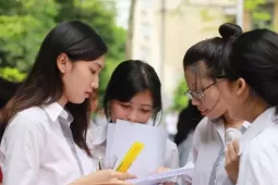 Trường cấp 3 bị ‘tuýt còi’ vì sắp xếp g…