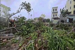 Tin tức trong ngày - Cảnh tượng tan hoang chưa từng thấy sau trận giông lốc khiến 9 người chết ở Ninh Bình