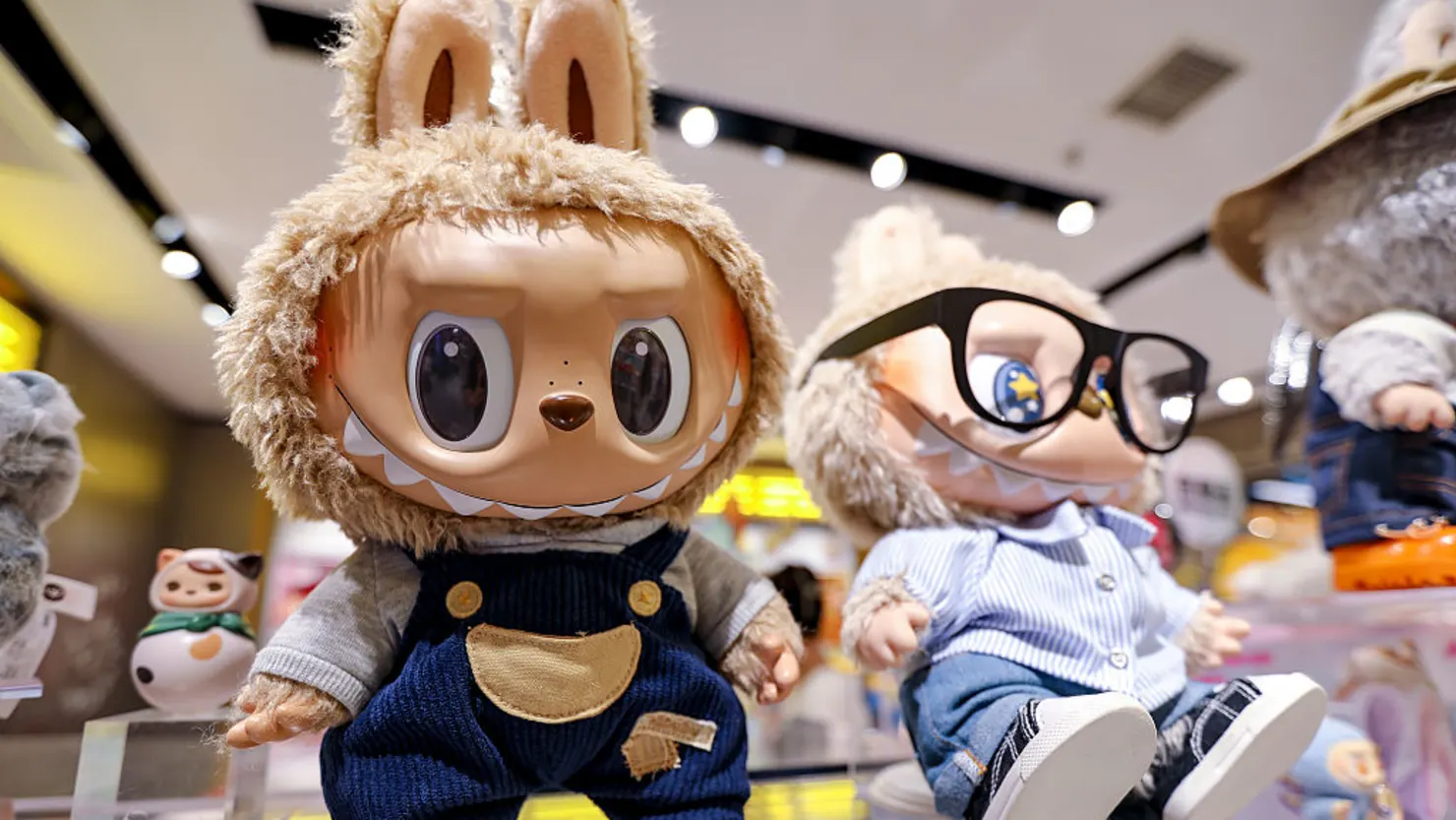 Cơn sốt Labubu “hạ nhiệt”: Giá bán lại giảm sâu, giới đầu cơ đua nhau tháo hàng - 1