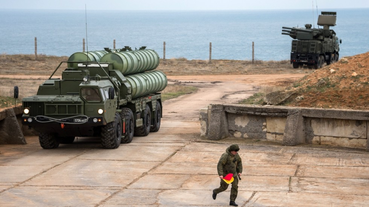 Các hệ thống S-400 và Pantsir được Nga bố trí ở Crimea. Ảnh: Military Watch.