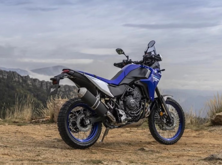 4. Yamaha Tenere 700 trang bị động cơ CP2 của Yamaha được xem là bền bỉ nhất hiện nay và đã chứng tỏ độ dẻo dai qua nhiều thử thách đa địa hình. Với thiết kế tối giản công nghệ, chiếc xe nhẹ hơn đối thủ, ít lỗi điện và vẫn mạnh mẽ với động cơ 689cc, 73 mã lực và hộp số 6 cấp.