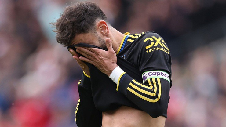 Fernandes hóa "tội đồ" khiến MU thua Brentford