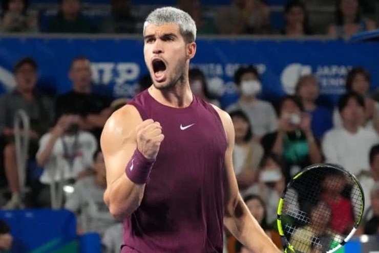 Alcaraz bừng tỉnh đúng lúc