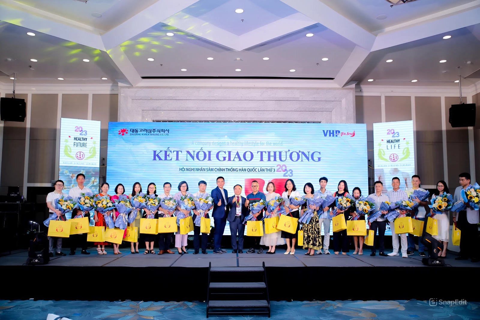 Tôn vinh các đại lý xuất sắc – động lực để hệ thống cùng phát triển.