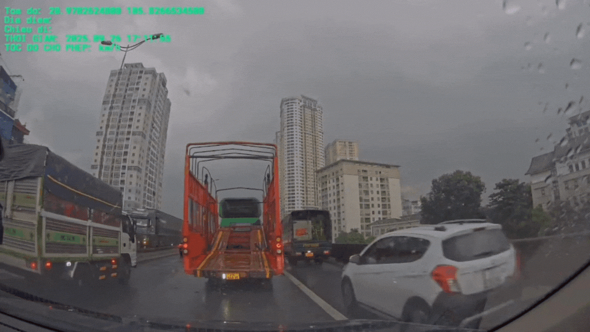 Trong 15 phút, 19 trường hợp tài xế ô tô đi vào làn khẩn cấp đường Vành đai 3 trên cao (Hà Nội).