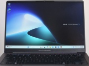 Chiếc laptop AI nhẹ ngang MacBook Air nhưng mạnh, bền hơn gấp bội