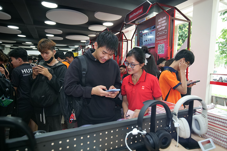 Chuỗi hoạt động S-Camp 2025 diễn ra tại gần 30 trường đại học, với loạt trải nghiệm A.I lần đầu tiên - 5