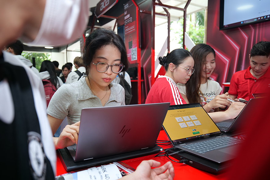 Nhiều hoạt động trò chơi, thử thách thú vị tại 13 khu vực trải nghiệm