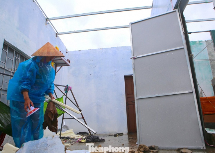 Một tháng hứng chịu 2 cơn bão, người Hà Tĩnh rơi cảnh &#39;màn trời chiếu đất&#39; - 4