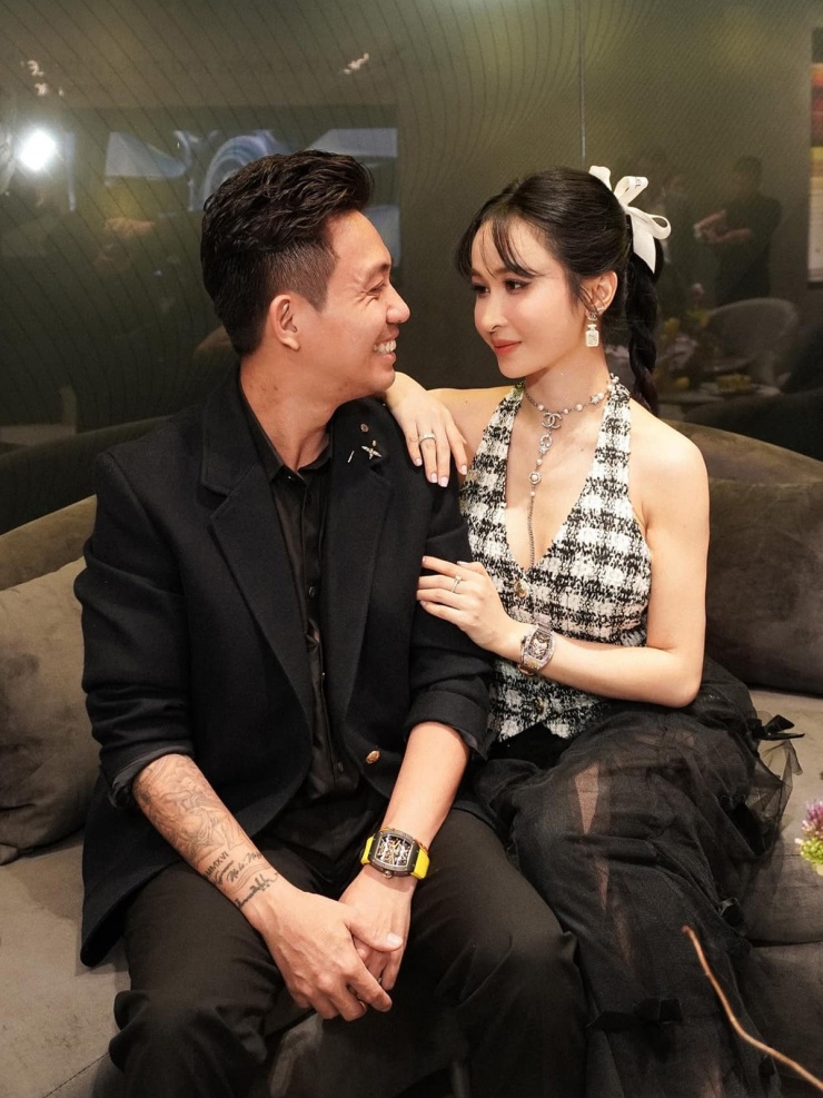 Loạt đồng hồ chục tỷ đồng của vợ đại gia Minh 'Nhựa' - 10