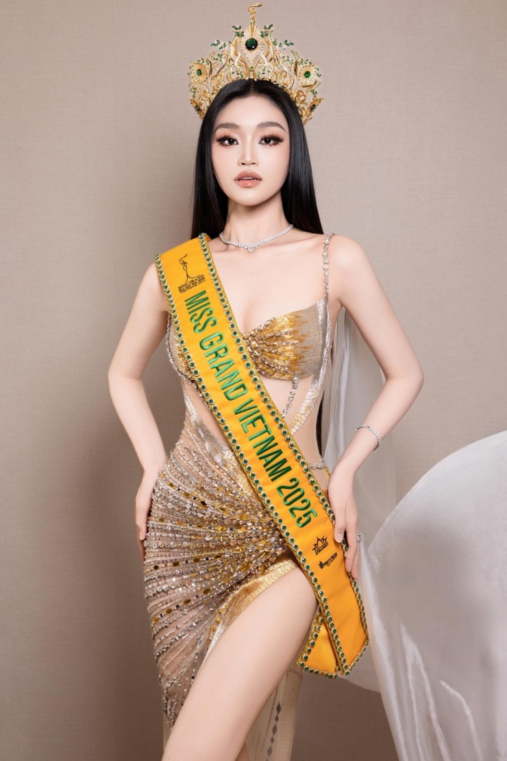 Yến Nhi mang 30 bộ trang phục thi Miss Grand International - 6