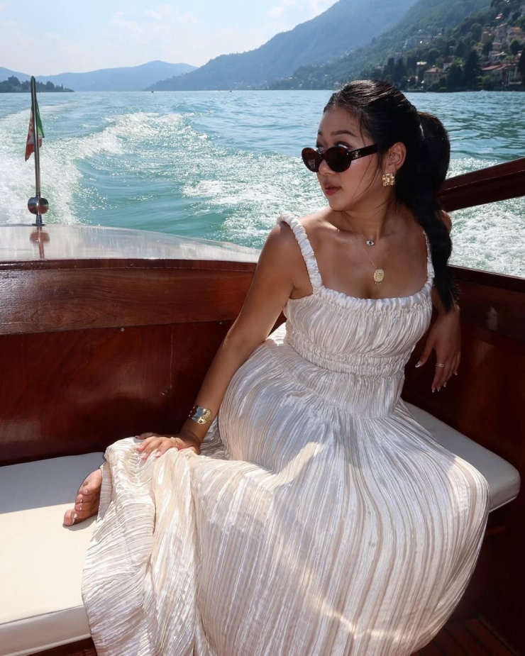 Hot girl 22 tuổi gây sốt mạng xã hội với 'nghề con nhà giàu' - 6