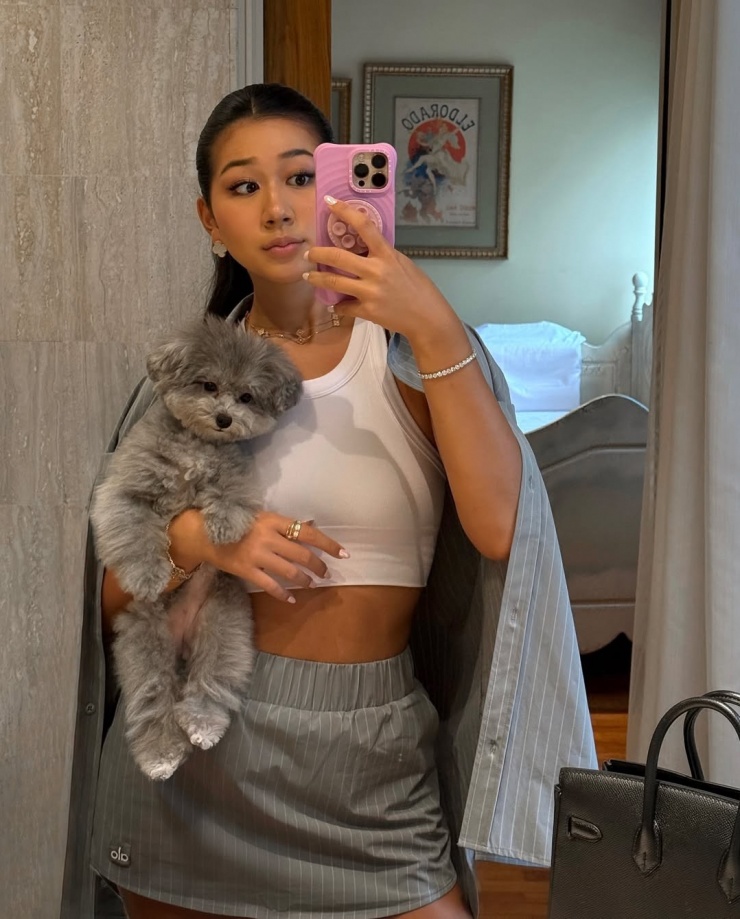 Hot girl 22 tuổi gây sốt mạng xã hội với 'nghề con nhà giàu' - 10