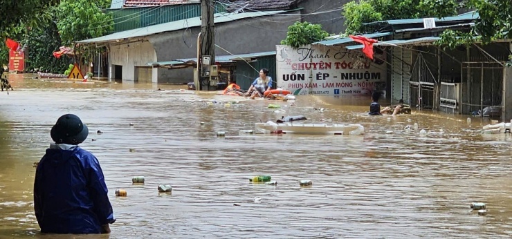 Nước lũ dâng ở xã Yên Hòa.