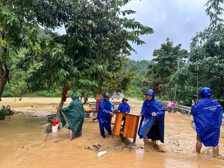 Mưa bão dồn dập trong hai tháng qua khiến nhiều người dân Nghệ An thiệt hại nặng nề.