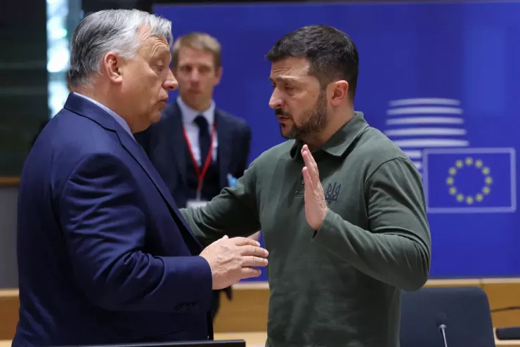 Thủ tướng Hungary Viktor Orban (trái) và Tổng thống Ukraine Volodymyr Zelensky. Ảnh: THE NEW YORK TIMES