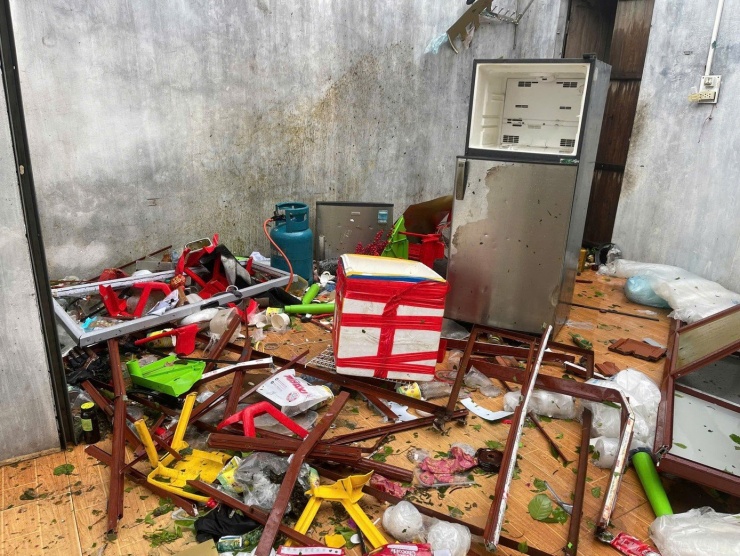 Lốc xoáy gây thiệt hại nghiêm trọng về người tại Ninh Bình và Hưng Yên. Trong ảnh lốc xoáy tàn phá tại Ninh Bình vào sáng 29/9.