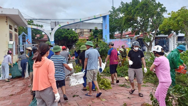 Trường mầm non, trụ sở xã ở Hải Phòng tan hoang sau bão số 10 - 11