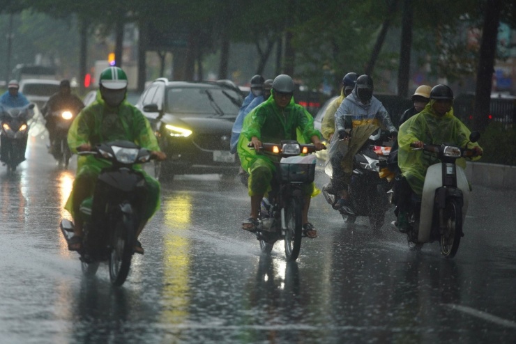 Đường Nguyễn Trãi tối om giữa ban ngày.