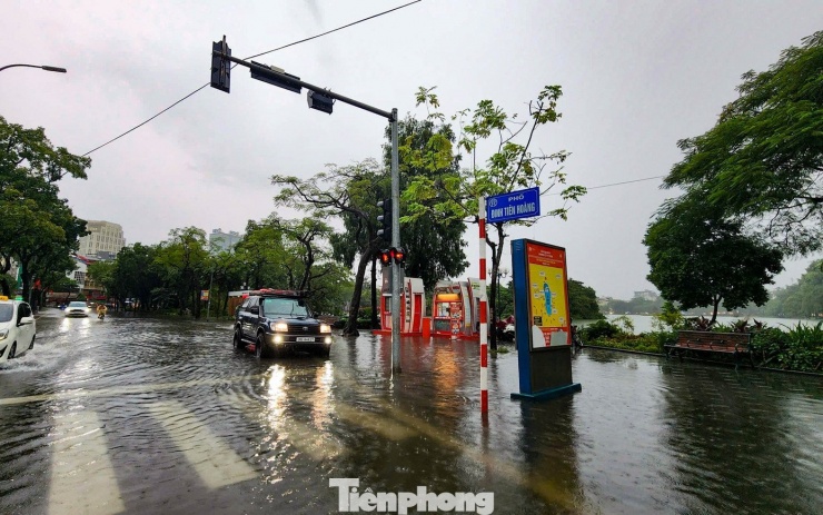 Hình ảnh tại khu vực Quảng trường Đông Kinh Nghĩa Thục.