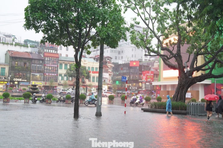 Khu vực quảng trường Đông Kinh Nghĩa Thục