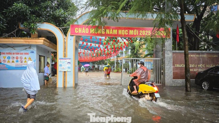 Nhiều trường học tại Hà Nội cũng nằm trong khu vực ngập úng nặng.