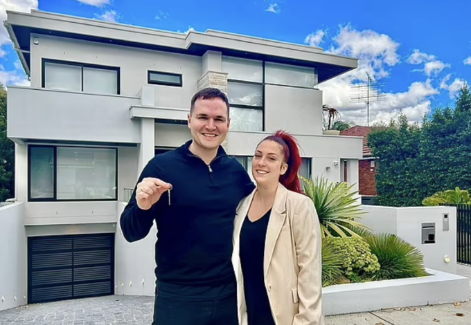 Eddie Dilleen và vợ ở Sydney, Australia. Ảnh: AU News