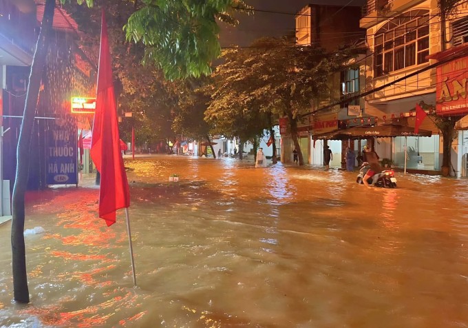Lũ gây ngập nhiều nơi ở thành phố Yên Bái cũ. Ảnh:Yên Bái