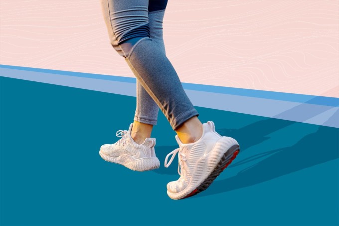 Đi giày không phù hợp có thể ảnh hưởng đến hiệu quả của việc đi bộ, dễ gây chấn thương.