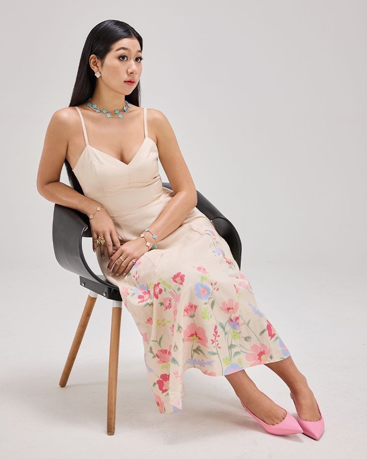 Hot girl 22 tuổi gây sốt mạng xã hội với 'nghề con nhà giàu' - 2