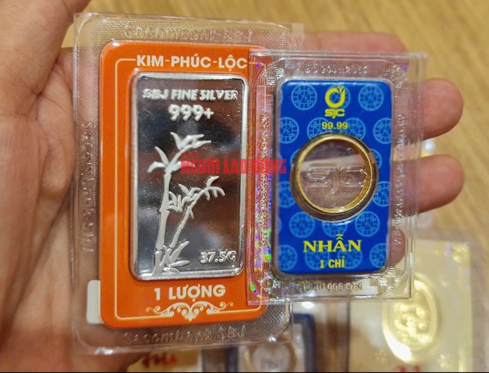 Giá bạc hôm nay tăng cùng nhịp với giá vàng
