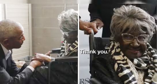 Ông Obama gặp cụ bà 102 tuổi. Ảnh chụp clip.