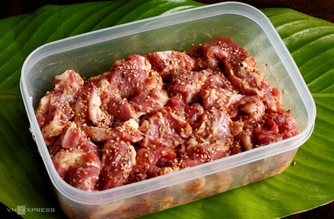 Không nên lạm dụng ăn quá nhiều thịt đỏ. Ảnh: Bùi Thủy