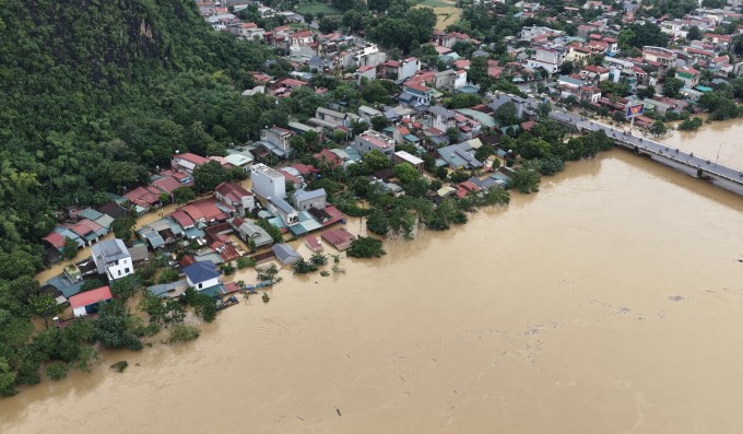 Hàng trăm hộ dân ở xã miền núi Cẩm Thủy, Thanh Hóa, ngập sâu do lũ từ thượng nguồn sông Mã đổ về. Ảnh: Lê Hoàng