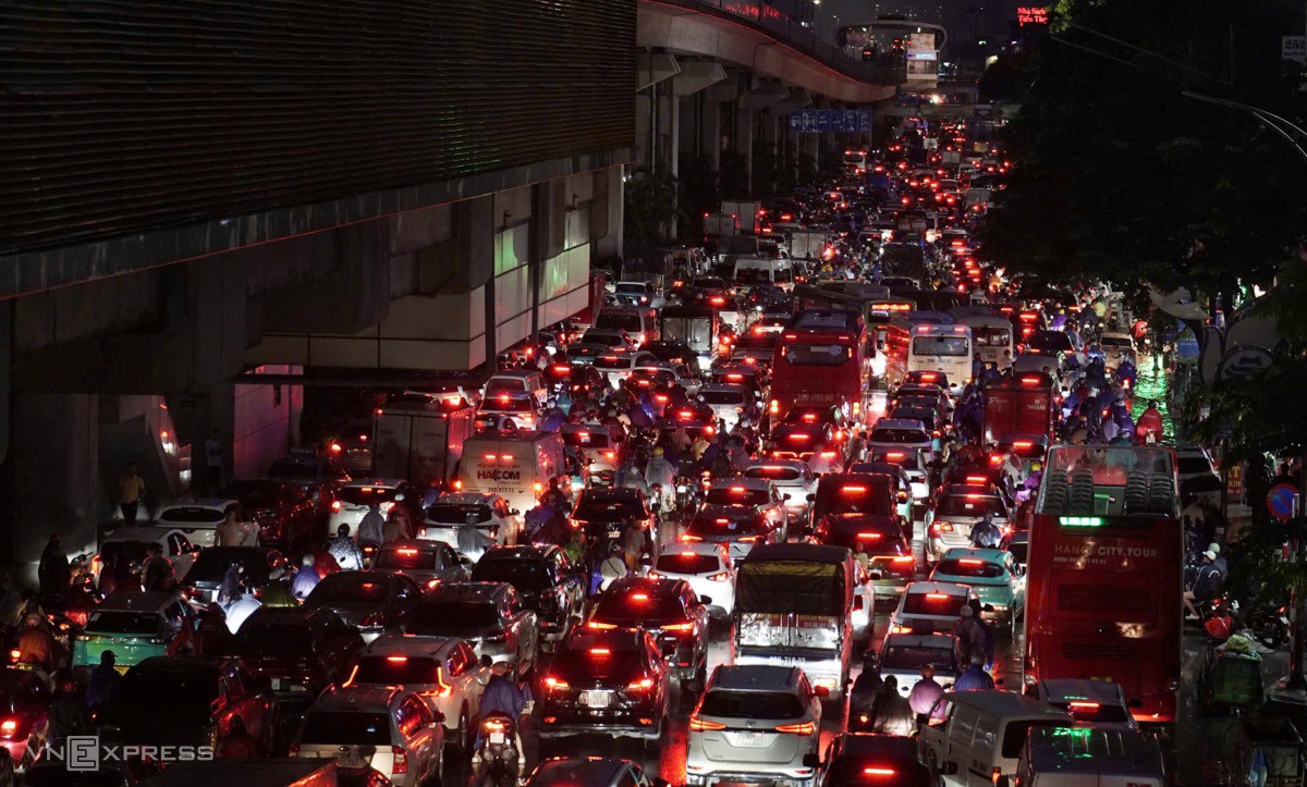 Phương tiện trên đường Nguyễn Trãi. Ảnh: Hoàng Giang