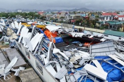 Tin tức trong ngày - Cảnh tượng nhà xưởng rộng 4.500m² ở Ninh Bình bị bão số 10 'vò nát'