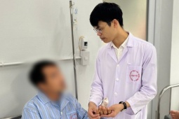 Sức khỏe đời sống - Hiếm gặp: Khối u 17 năm ăn mòn xương ngón tay người đàn ông trẻ