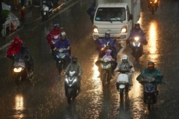 Cận cảnh Hà Nội ngập tứ bề, g…