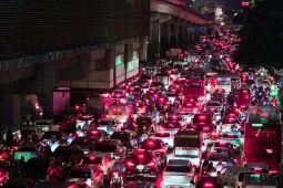 Tin tức trong ngày - Giao thông Hà Nội hỗn loạn