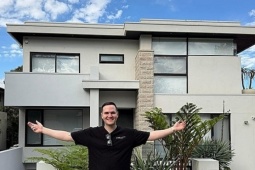 Chàng trai 'nghiện' mua nhà