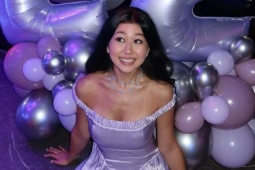 Hot girl 22 tuổi gây sốt mạng xã hội với 'nghề con nhà giàu'