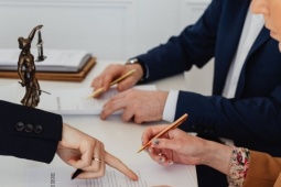 Kinh doanh - Chồng bí mật chuyển gần 50 tỷ đồng cho nhân tình trẻ, vợ U70 cay đắng ra tay