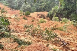 Tin tức trong ngày - Sạt lở đất, 4 người mất tích