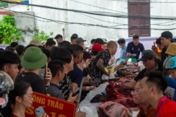 Thị trường - Tiêu dùng - Thịt trâu chọi Đồ Sơn cao kỷ lục 5 triệu đồng/kg, khách vẫn chen mua